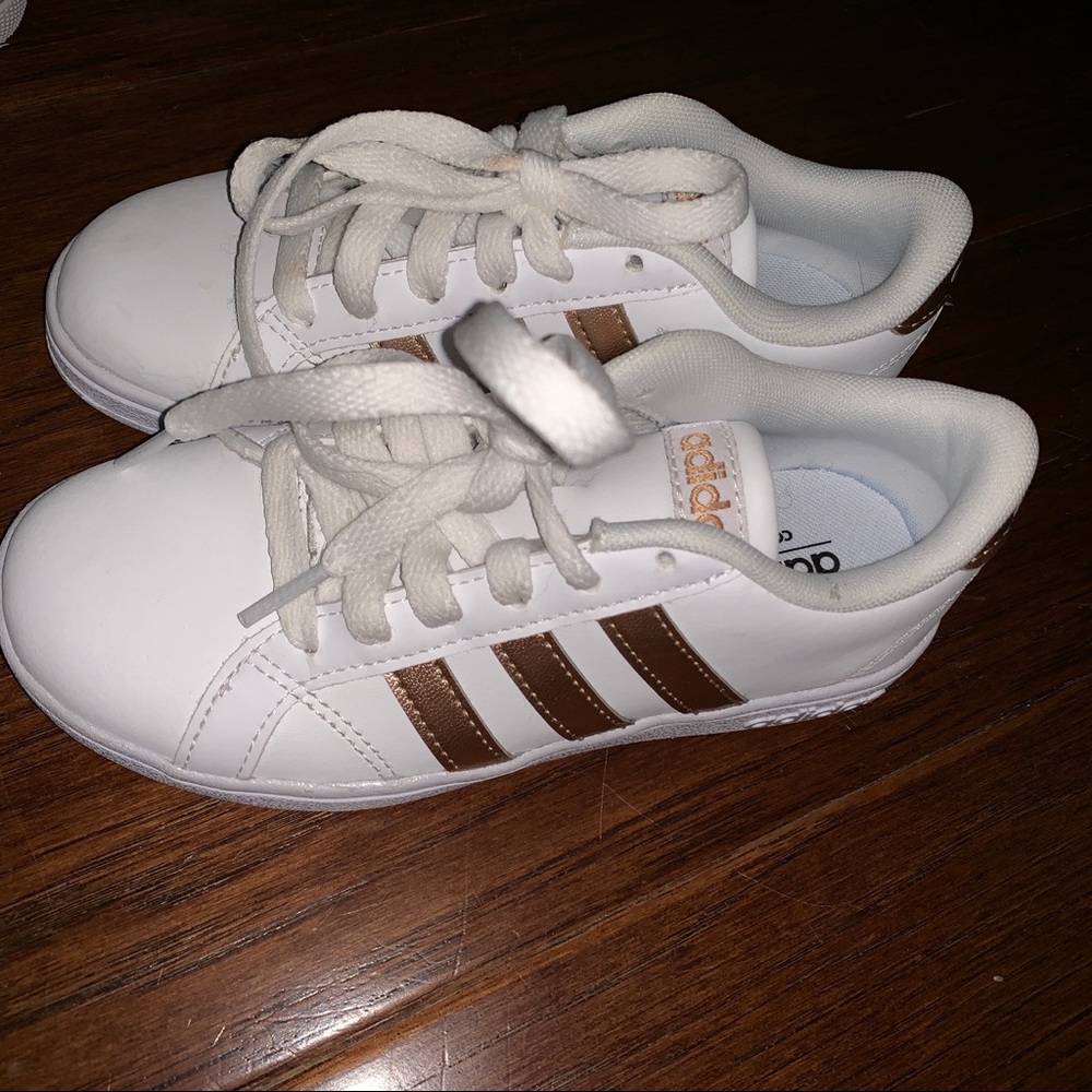 White Adidas with Gold Girls Sneaker (12)